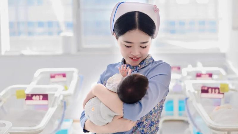 住家月嫂与24小时月嫂：两种服务模式大揭秘